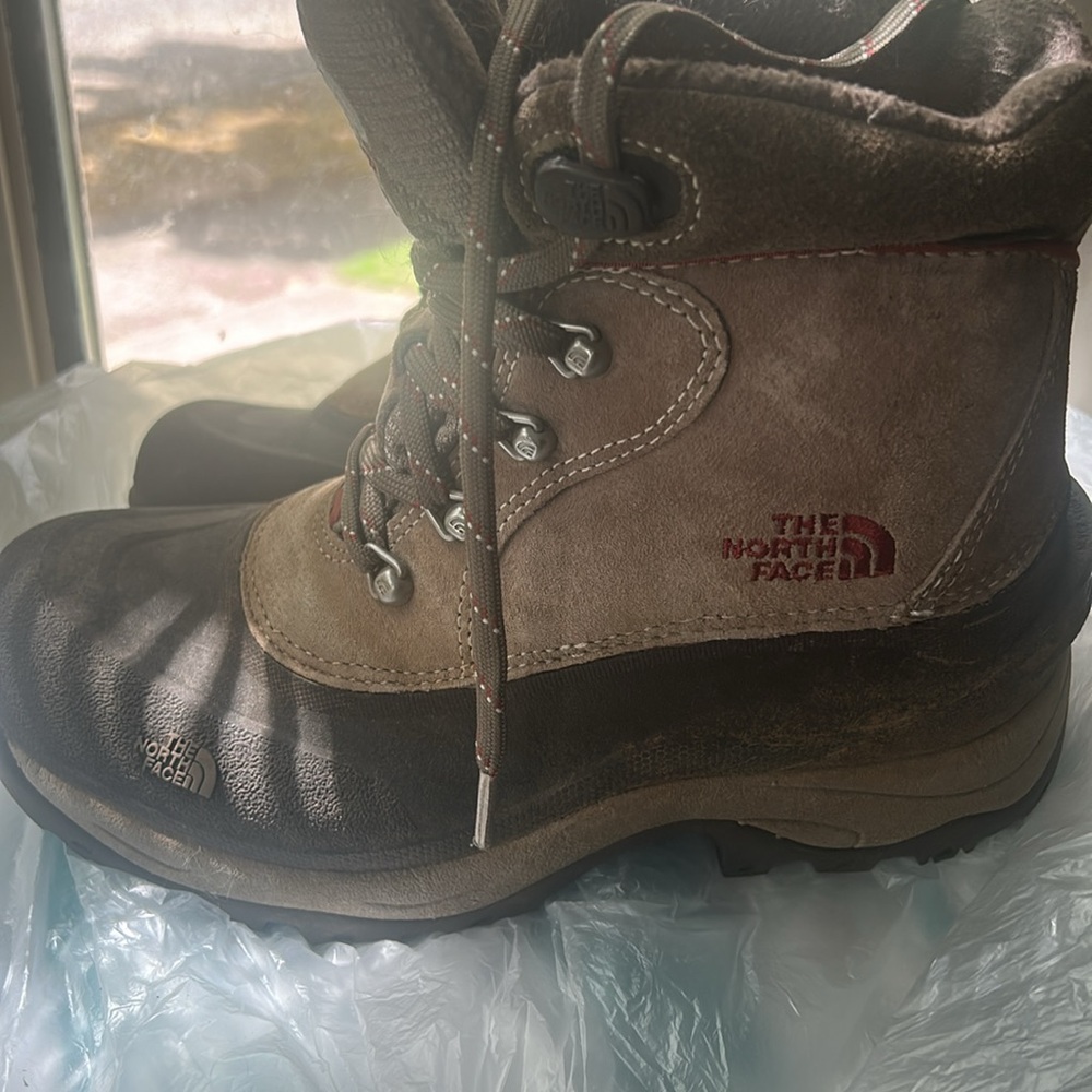 The North Face Brown and Tan Hiking/Snow Boots - Picture 7 of 7